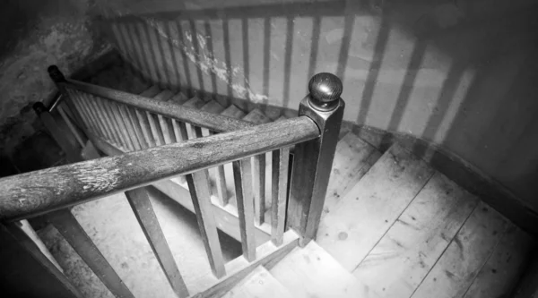 Старая лестница — стоковое фото