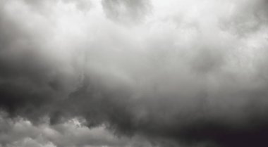 Tehlikeli hava duvar kağıdı. Dramatik kara bulutlar arka planı. Sonbahar sezonu arkaplanı