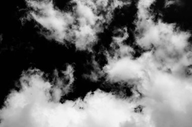 Duman kağıdı çok güzel. Siyah arkaplanda beyaz bulutlar izole