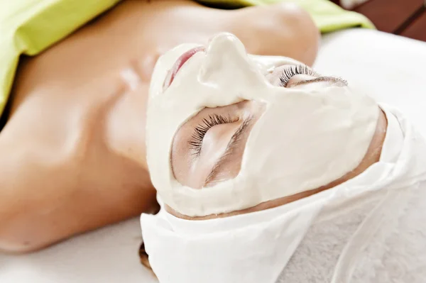 Facial mask treatment — Stock Photo, Image