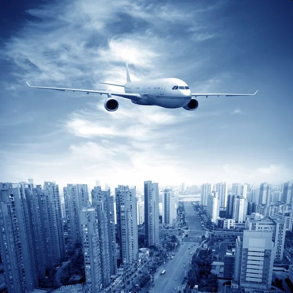 Aviones en el cielo de Shanghai — Foto de Stock