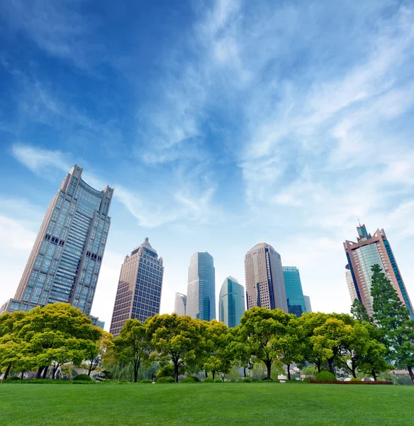 Shanghai Lujiazui Financial Center pilvenpiirtäjä — kuvapankkivalokuva