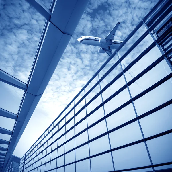 Aviones en el cielo de Shanghai — Foto de Stock