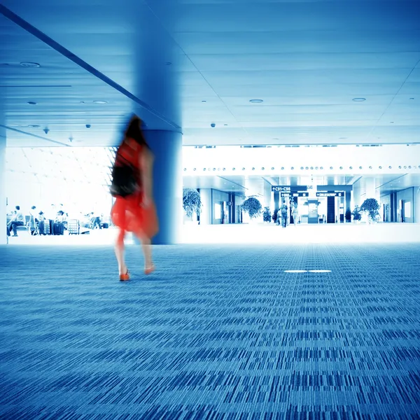 Passagiere im Flughafen — Stockfoto