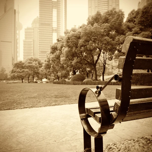公园的长椅上 — 图库照片