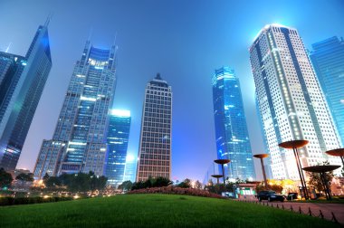 Şimdi gece şehir