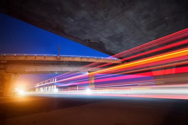 Viaduct en lichte track — Stockfoto