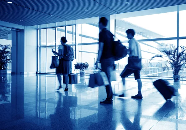 Pasajeros en el aeropuerto — Foto de Stock