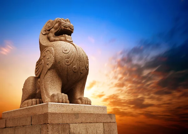 Geleneksel Çince taş aslan — Stok fotoğraf