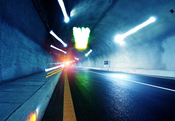 Tüneller ve araba — Stok fotoğraf