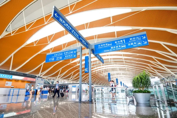 Passageiros no aeroporto — Fotografia de Stock