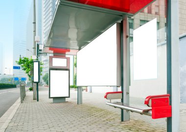 yol kenarındaki reklam panoları