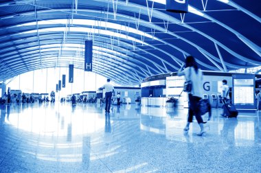 Havaalanındaki yolcular