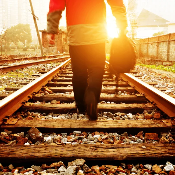 Järnväg och fotgängare — Stockfoto