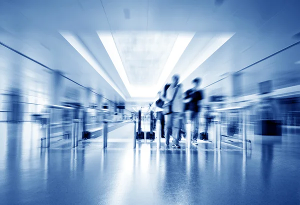 Passeggeri in aeroporto — Foto Stock