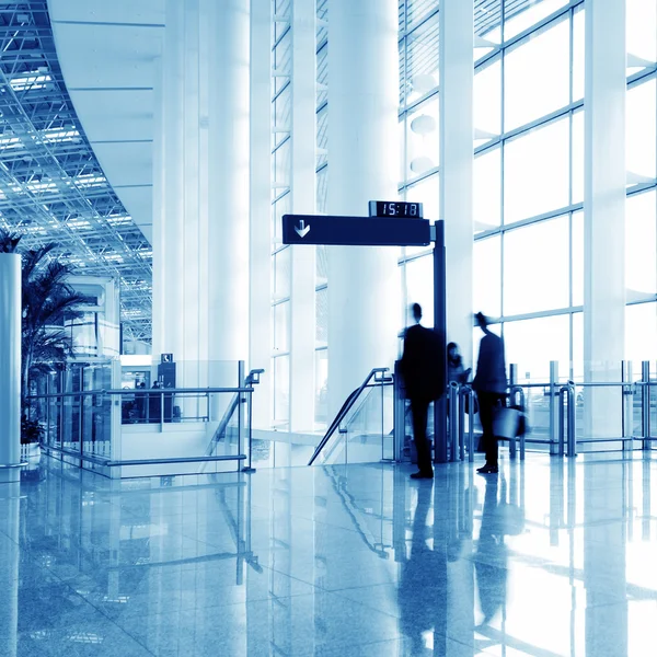 Passengers in Shanghai Pudong Airport — Stock Photo, Image