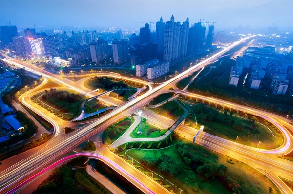 gece modern kentsel Viyadüğü