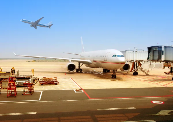 空港の飛行機 — ストック写真