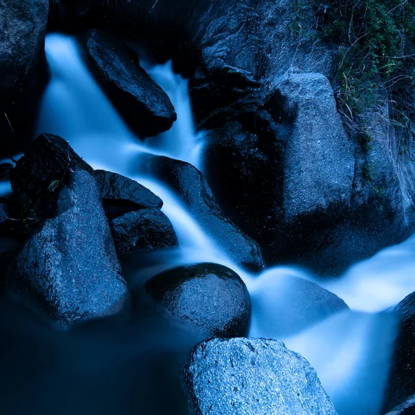 Bergsflod — Stockfoto