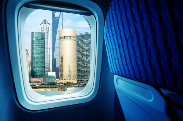 Plane landing in Shanghai — Stock Photo, Image