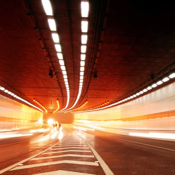 Tunnel und Auto — Stockfoto