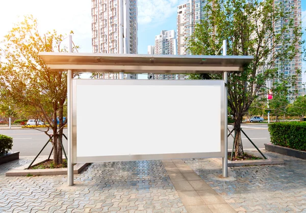 yol kenarındaki reklam panoları