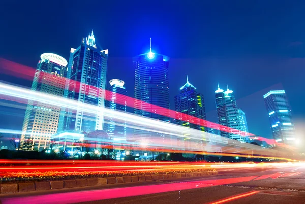 Nu de stad bij nacht — Stockfoto