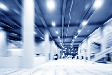 koridor ve kalabalık