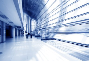 koridor ve kalabalık