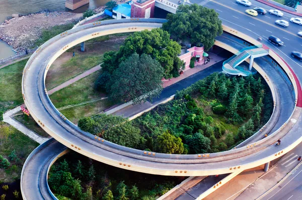 Si affaccia sul ponte. Presa aerea — Foto Stock