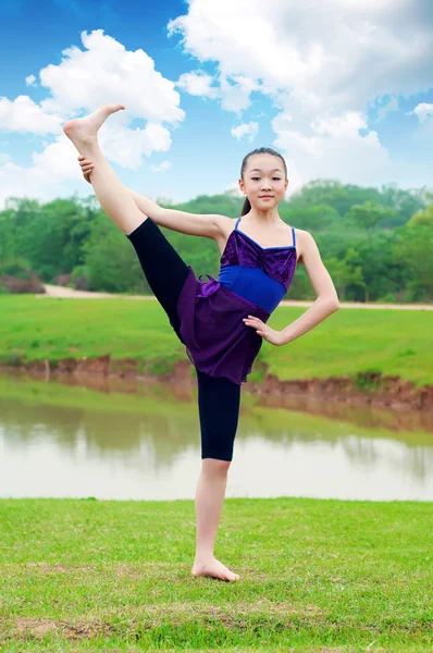 The basic practice dancing girl — Stock Photo, Image