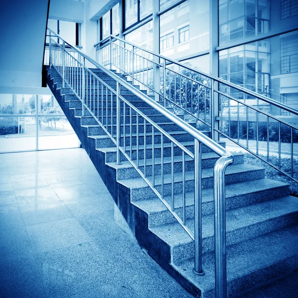 Treppe im modernen Haus — Stockfoto