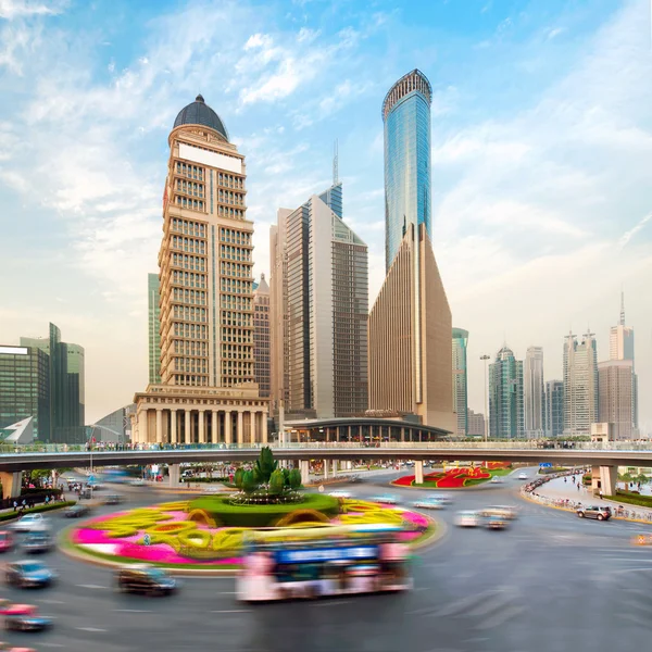 Shanghai skyskrapa på gatan — Stockfoto