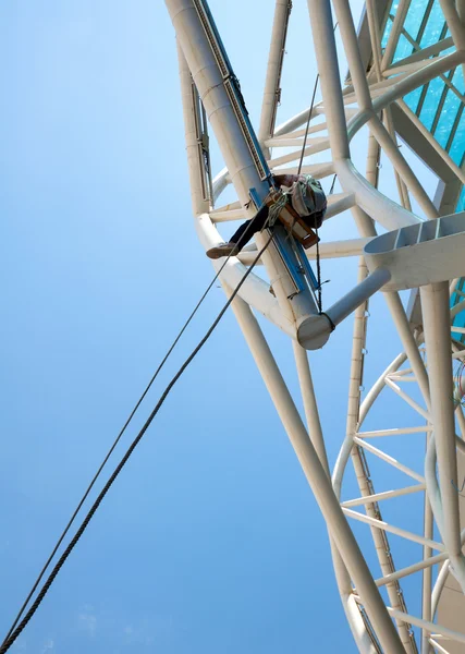 En el trabajo de los trabajadores de la construcción — Foto de Stock