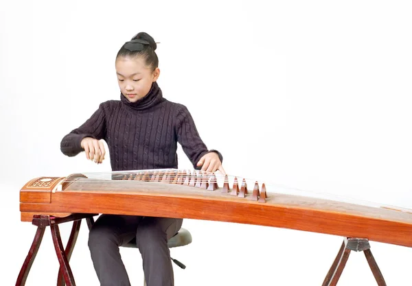 Girls(Guzheng performance) — Stock Photo, Image