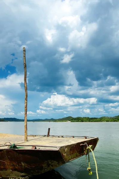 Flussboot — Stockfoto