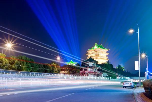 Nacht uitzicht van de oude chinese architectuur — Stockfoto