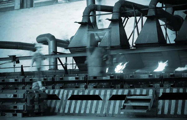Équipement de pipeline dans une usine — Photo