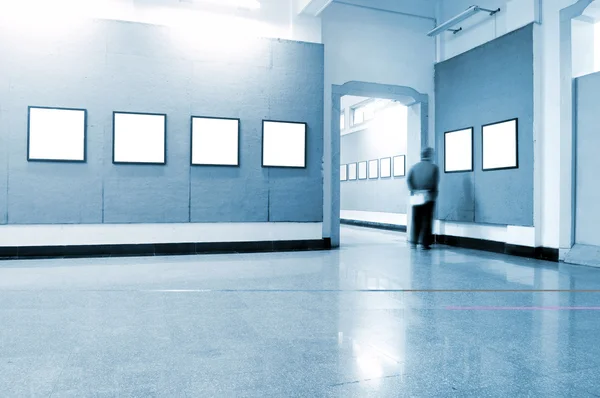 Art exhibition hall, a man looking at the exhibition. — Stock Photo, Image