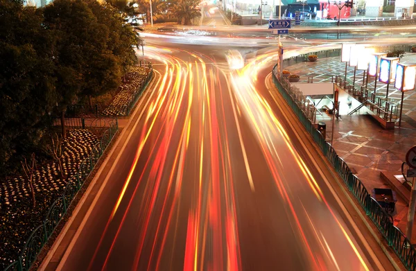 Snelweg licht paden — Stockfoto