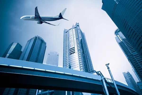 Aeronaves no céu de Xangai — Fotografia de Stock