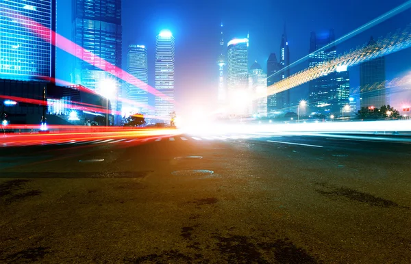 Nu de stad bij nacht — Stockfoto