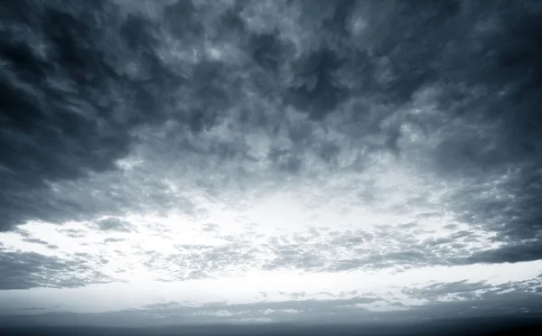 Nubes oscuras — Foto de Stock