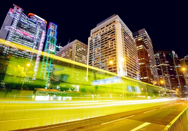 Cidade moderna à noite — Fotografia de Stock