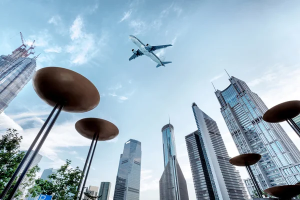 Aircraft on the Shanghai sky — Stock Photo, Image