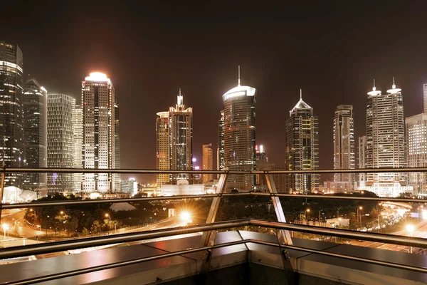 Nu de stad bij nacht — Stockfoto