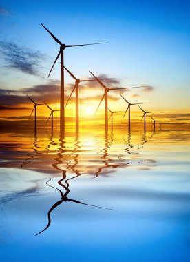 gün batımında Rüzgar enerjisi