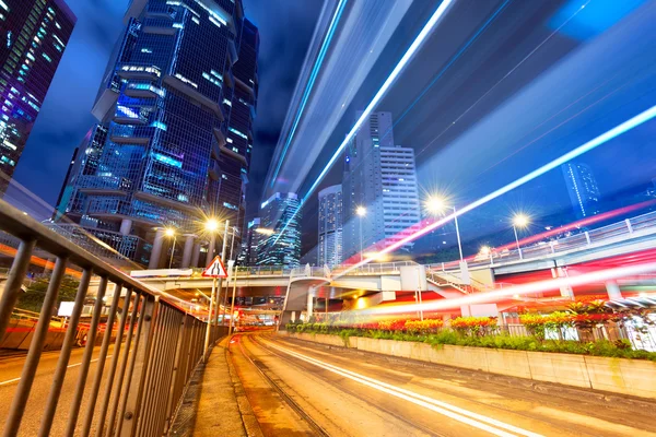 Moderne Stadt bei Nacht — Stockfoto