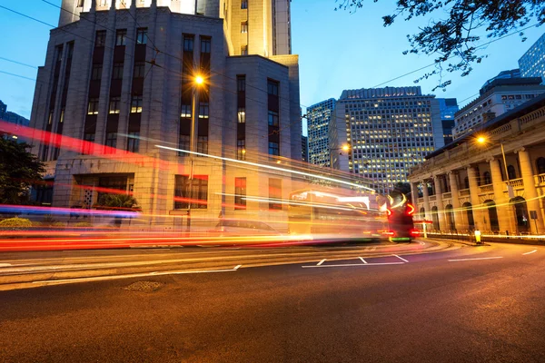 Cidade moderna à noite — Fotografia de Stock