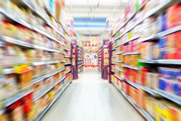 Lege gangpad van de supermarkt Rechtenvrije Stockfoto's